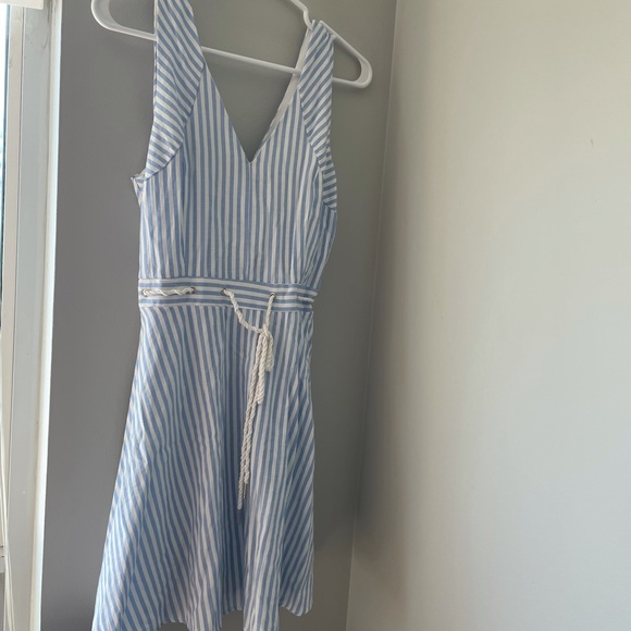 Great short dress, chic and classy in size small - Picture 1 of 1